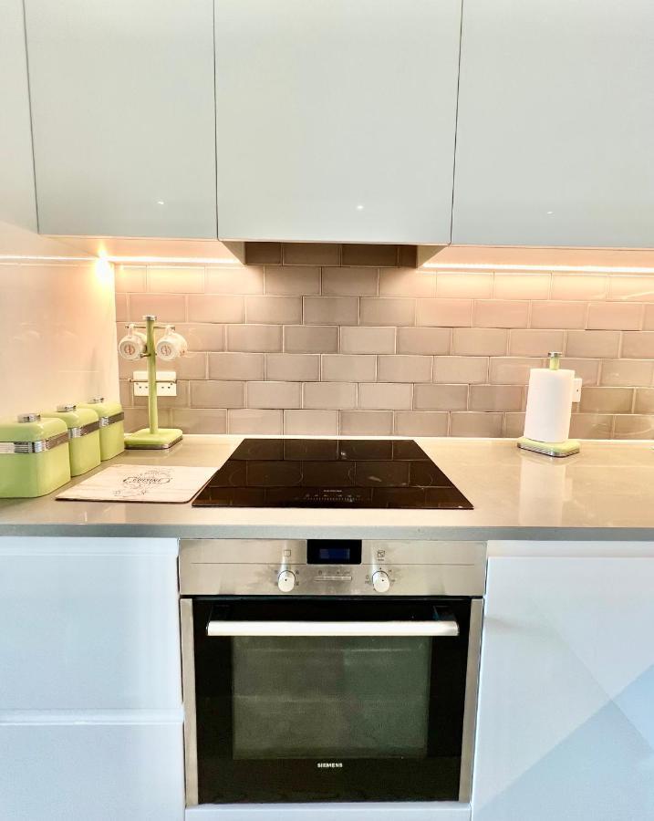 Luxury 2 Bedroom 2 Bathroom Apartment - London City Airport מראה חיצוני תמונה