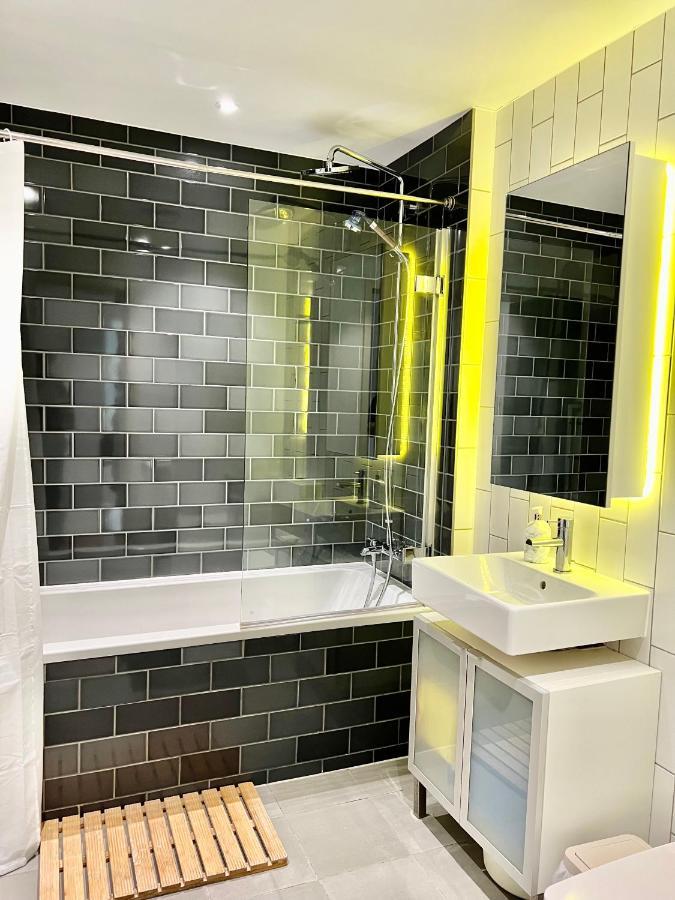 Luxury 2 Bedroom 2 Bathroom Apartment - London City Airport מראה חיצוני תמונה