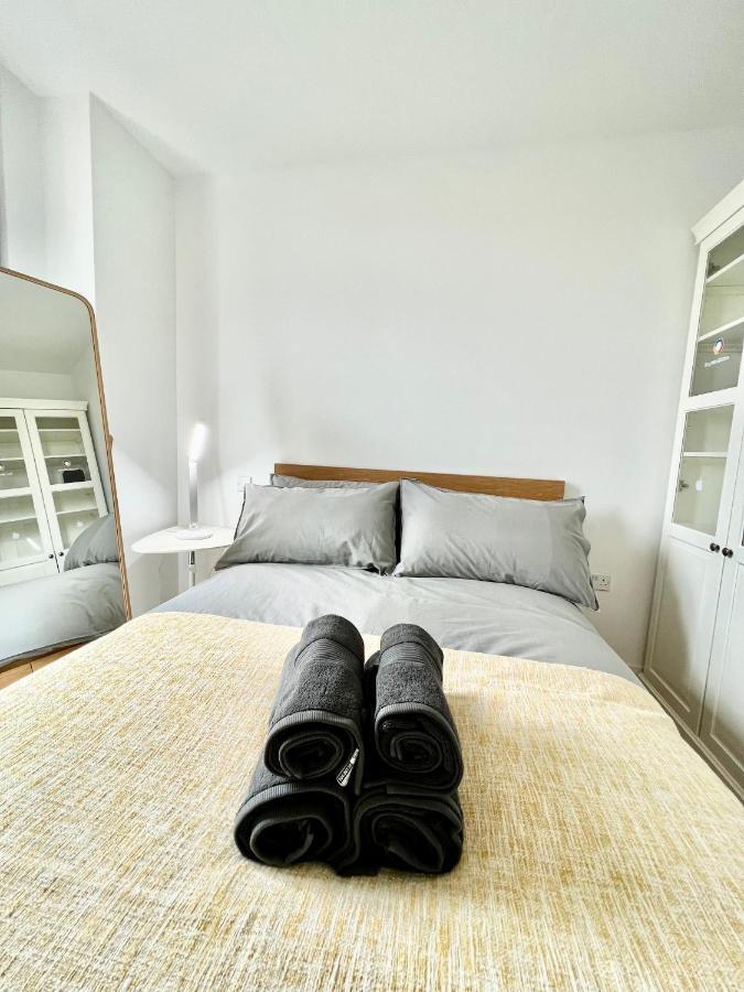 Luxury 2 Bedroom 2 Bathroom Apartment - London City Airport מראה חיצוני תמונה